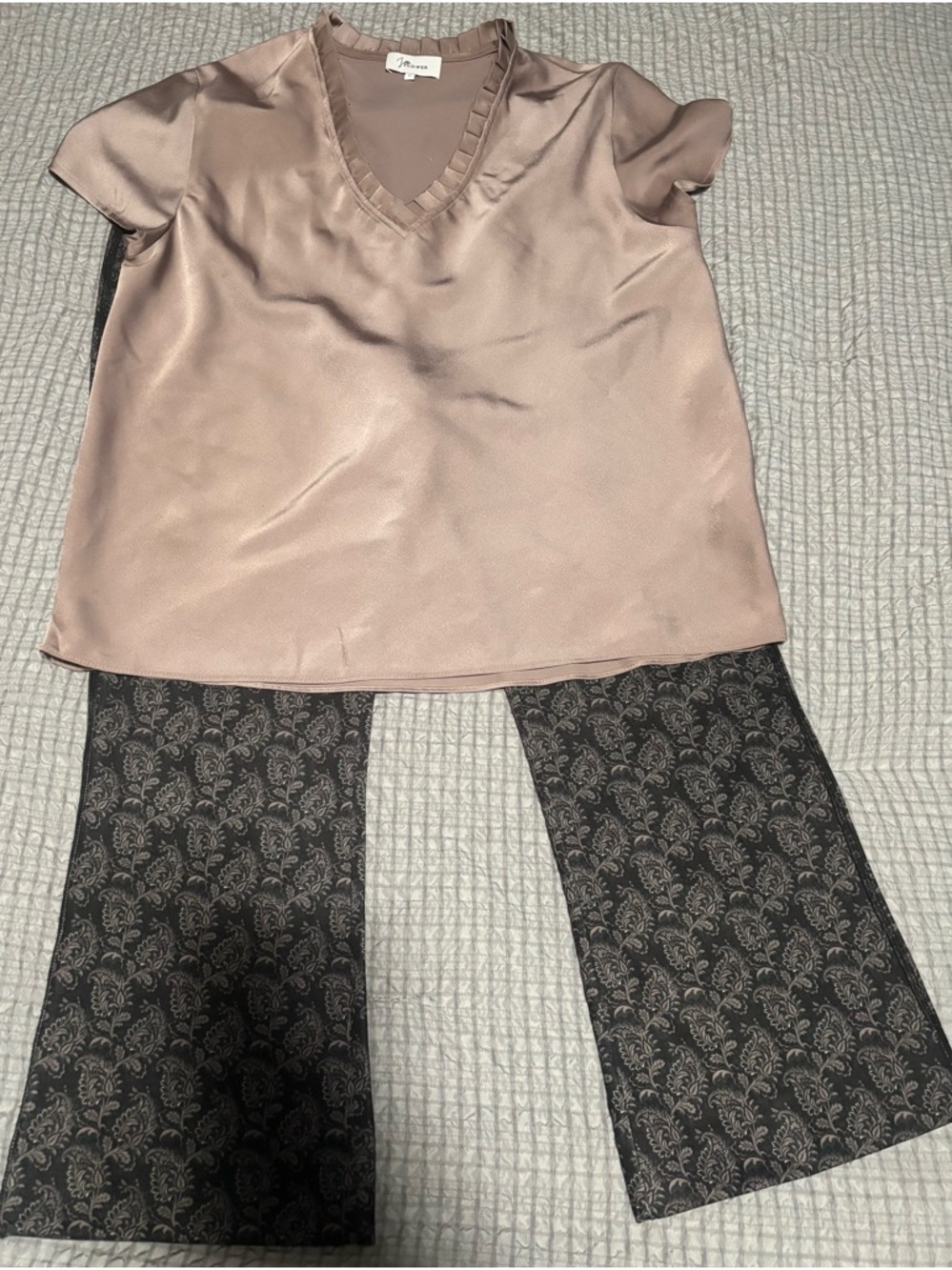 2 Piece Outfit - V-Neck Top and Cropped Pants